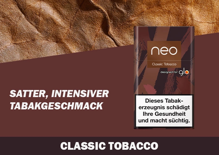 Die Neo Sticks Classic Tobacco mit einem Tabakblatt am oberen Bildrand auf braunem Hintergrund